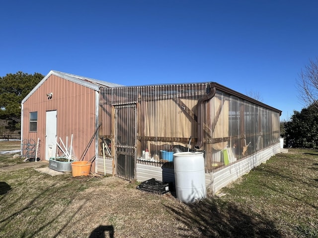 view of outdoor structure with a yard