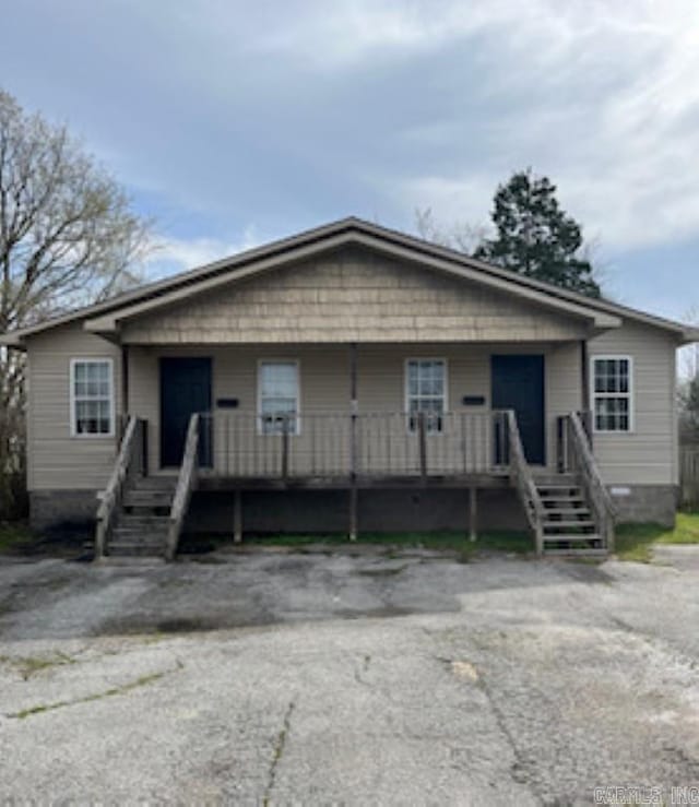 view of front facade featuring covered porch