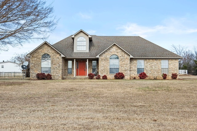 view of front facade with a front yard