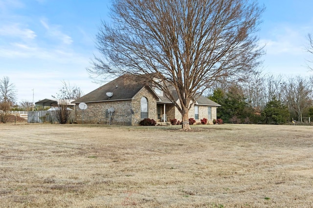 view of front of house featuring a front yard