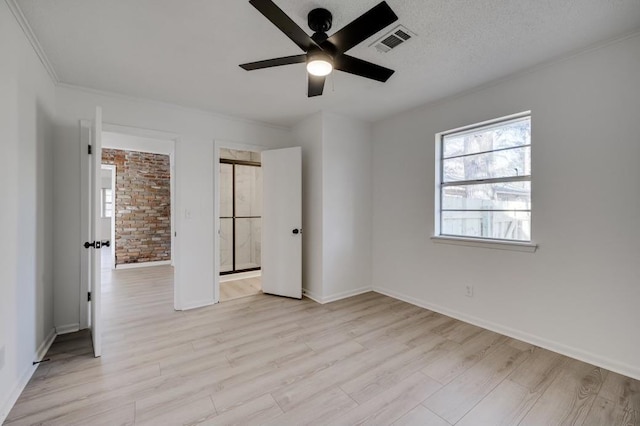 unfurnished bedroom featuring ceiling fan, a textured ceiling, and light hardwood / wood-style flooring