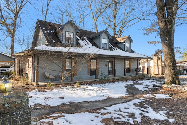 new england style home with covered porch