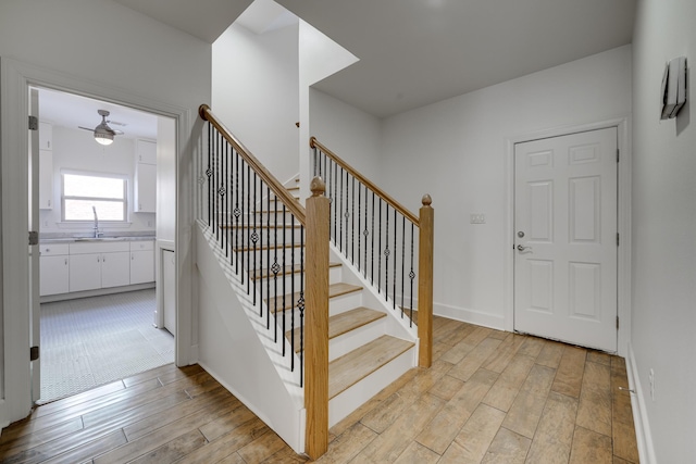 foyer with ceiling fan and sink