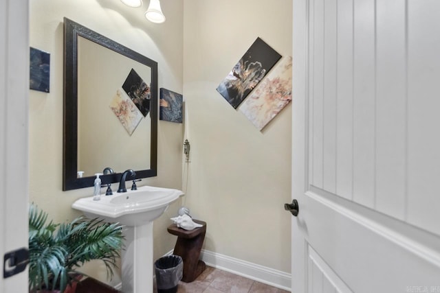 bathroom featuring sink