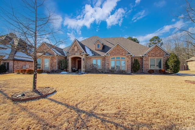 view of front of property with a front lawn