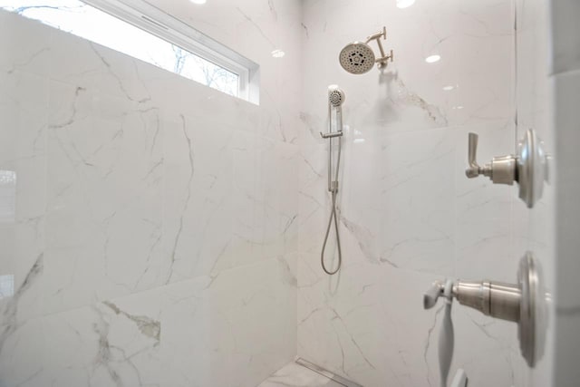 bathroom featuring a tile shower