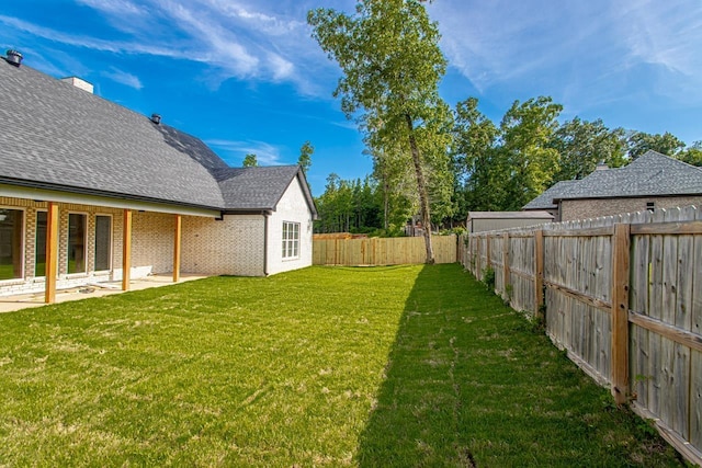 view of yard featuring a patio area