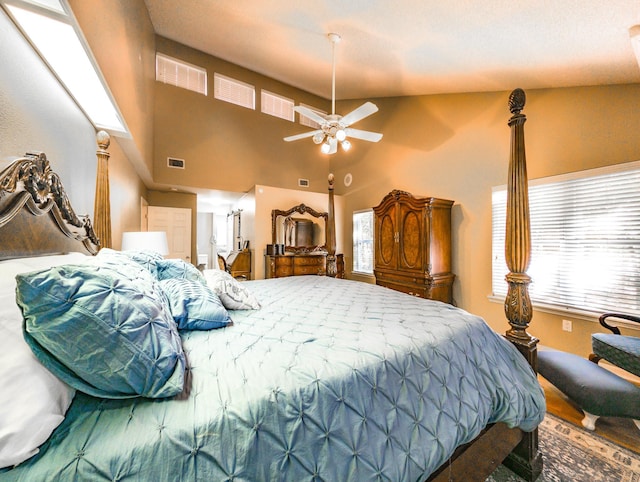 bedroom featuring ceiling fan