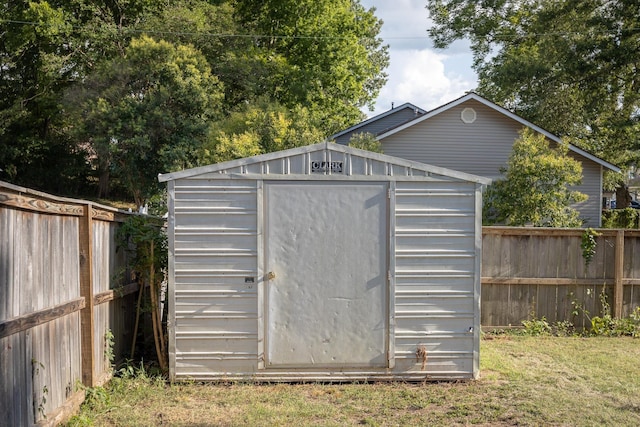 view of outdoor structure with a yard