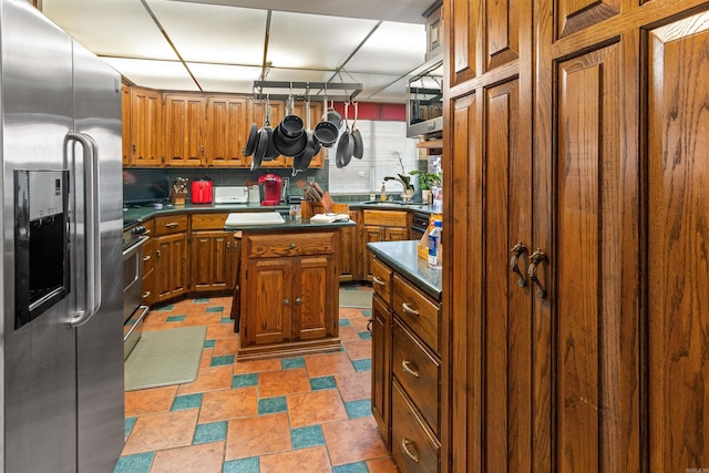 kitchen featuring appliances with stainless steel finishes, sink, and a kitchen island