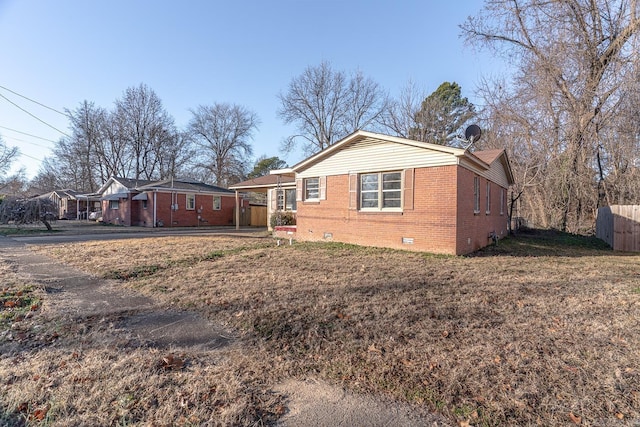 view of front of house with a front yard