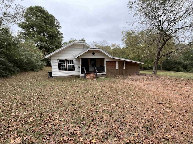 ranch-style house with a porch