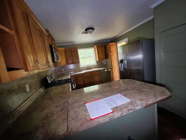 kitchen with kitchen peninsula, stainless steel appliances, backsplash, crown molding, and sink