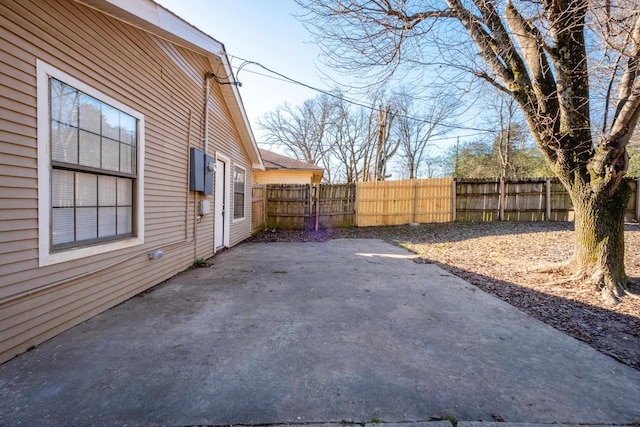 view of yard featuring a patio