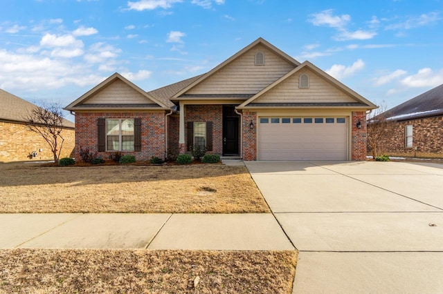 craftsman house featuring a garage