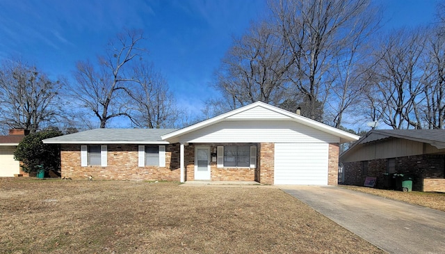 ranch-style house featuring a front yard