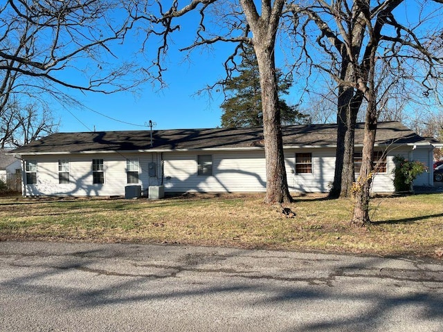 view of front of property featuring central air condition unit and a front lawn