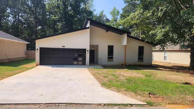 view of front facade featuring a front yard and a garage