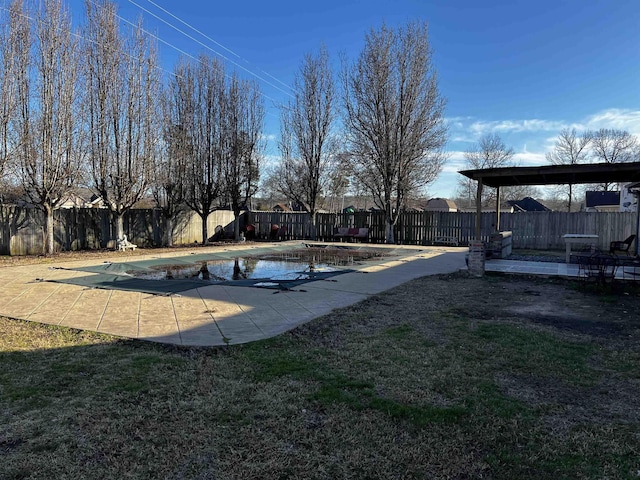 view of yard featuring a patio area and a covered pool