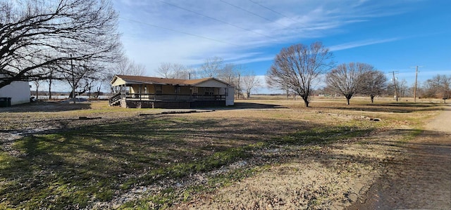 view of yard featuring a rural view