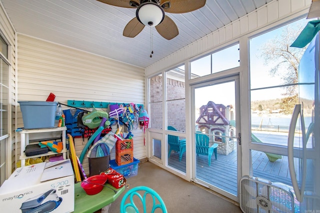 sunroom / solarium with ceiling fan