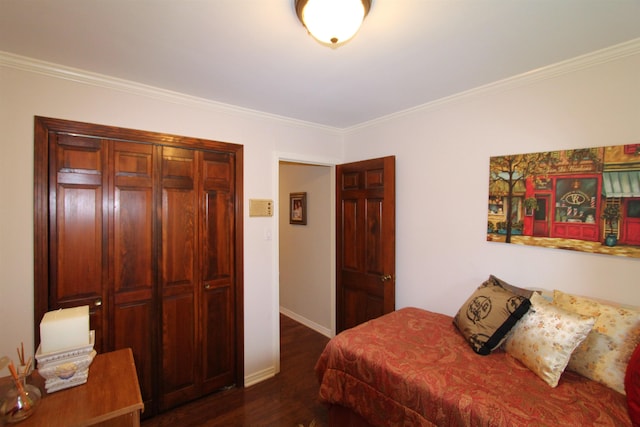 bedroom featuring a closet, dark hardwood / wood-style flooring, and crown molding