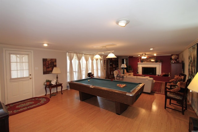 game room with ceiling fan, crown molding, hardwood / wood-style flooring, and billiards