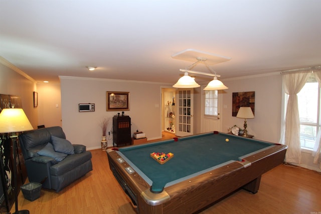 rec room featuring crown molding, pool table, and hardwood / wood-style flooring