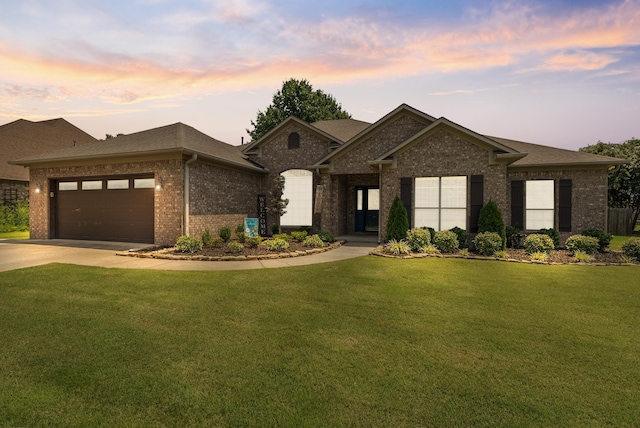 view of front of home featuring a yard and a garage