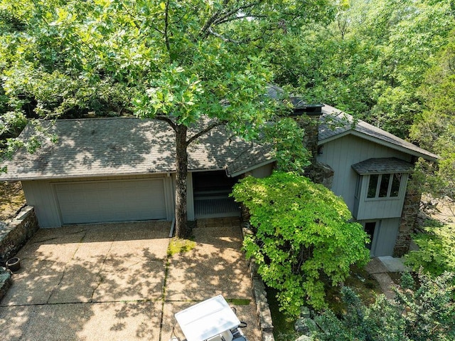 view of front facade with a garage