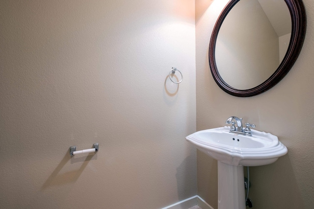 bathroom featuring sink