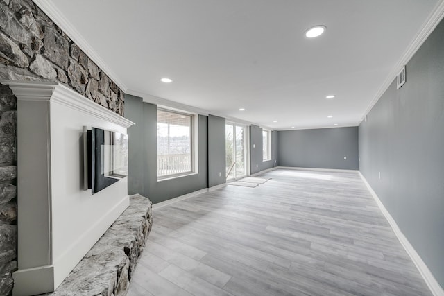 living room with light wood-type flooring and crown molding