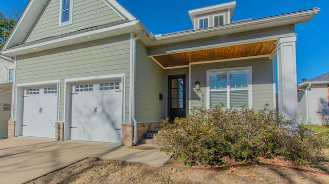 view of front of house featuring a garage