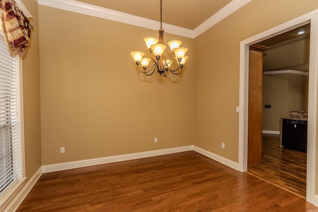 unfurnished room featuring crown molding, dark wood-type flooring, and an inviting chandelier