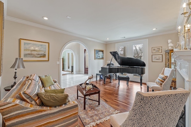 living room featuring light wood-type flooring and crown molding