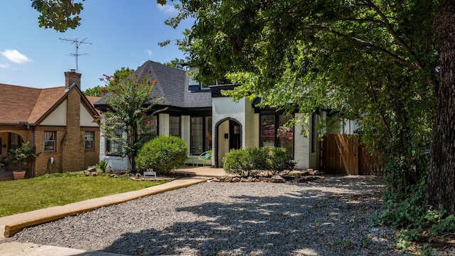 view of front of home with a front lawn