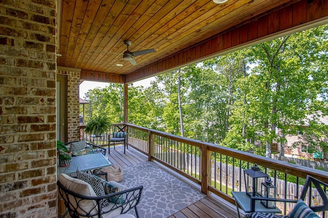 deck with ceiling fan