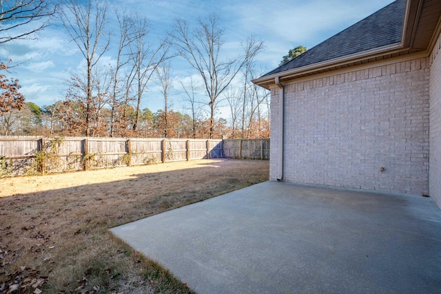 view of yard with a patio area