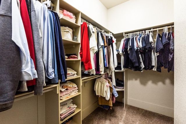 walk in closet featuring carpet