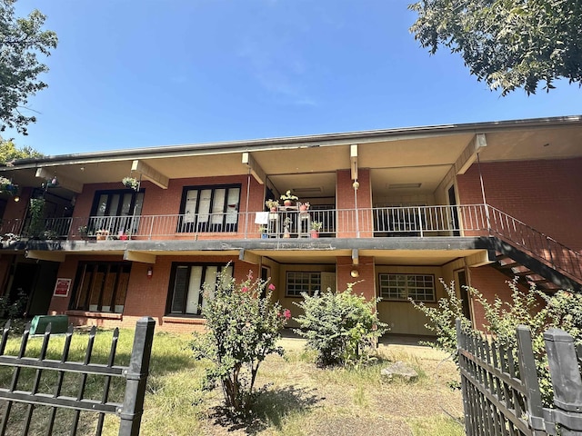 view of front of home featuring a balcony