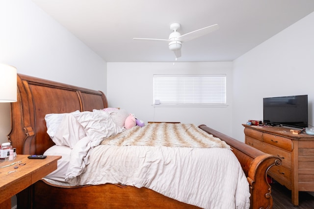 bedroom featuring ceiling fan