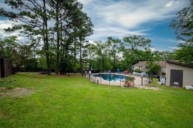 view of yard featuring a fenced in pool