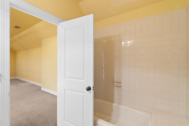 bathroom with tiled shower / bath