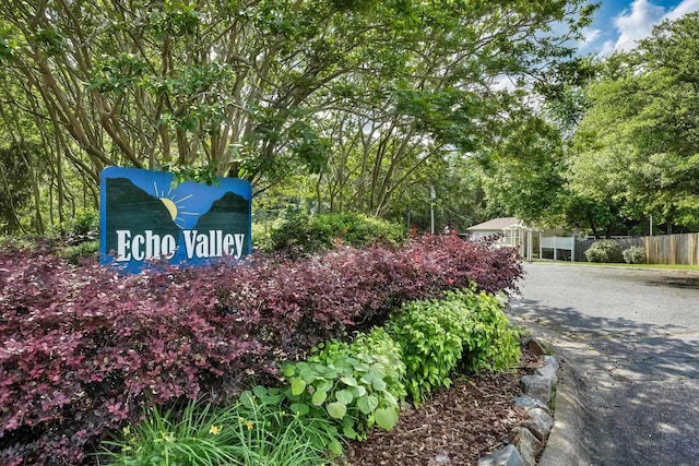 view of community / neighborhood sign