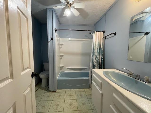 full bathroom with ceiling fan, a textured ceiling, toilet, vanity, and shower / tub combo with curtain