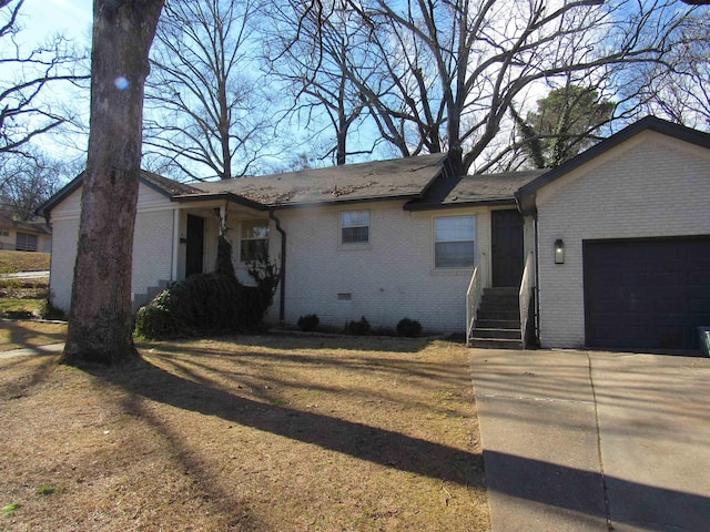 single story home featuring a garage