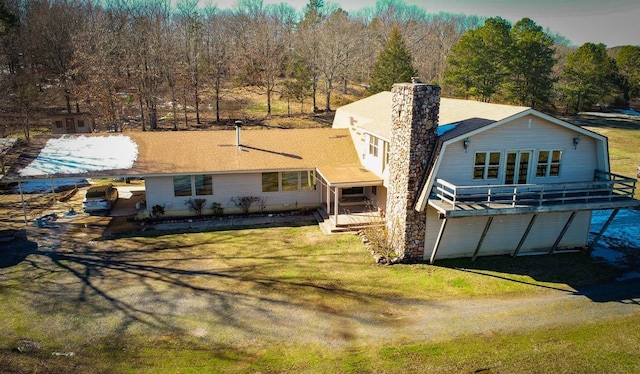 back of house featuring a lawn