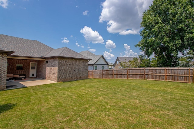 view of yard featuring a patio