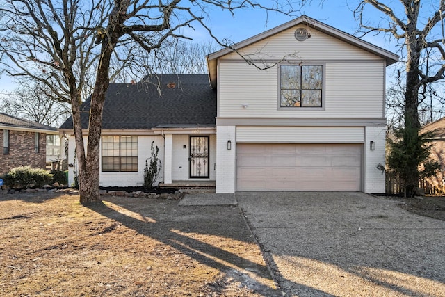 view of front property featuring a garage