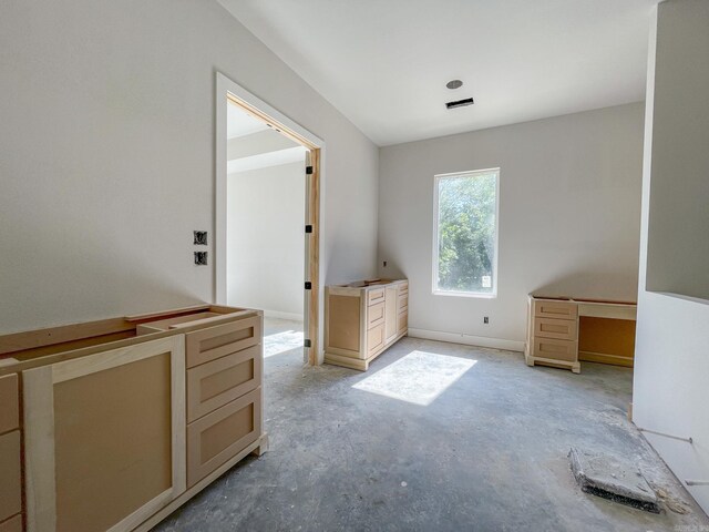 19100 Waterview Meadow Ln, Roland, AR 72135 - unfurnished room with concrete floors